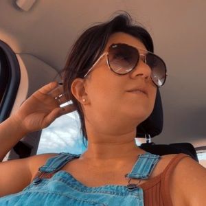 Meet your Posher, Alicia